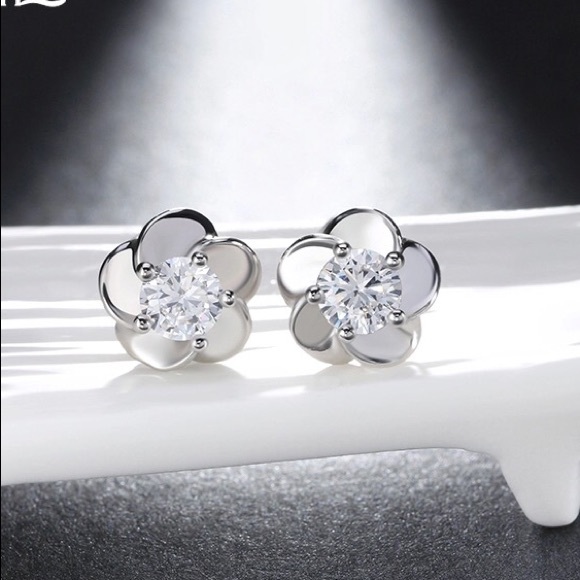 Flower Earrings - Picture 2 of 4